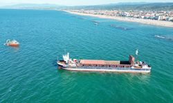 Sakarya'da karaya oturan kuru yük gemisi kurtarıldı