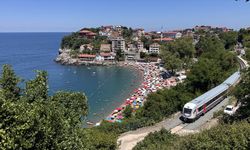 Zonguldak ve Kocaeli'de sıcak havadan bunalanlar plajları doldurdu