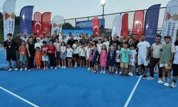 15 Temmuz Spor Vadisi'nde ödüllü tenis turnuvasında şampiyonlar belli oldu