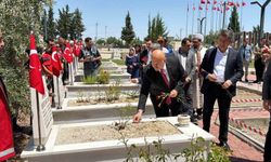 15 Temmuz'da şehitler kabirleri başında anıldı