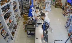 Böyle gaspçı görülmedi: Marketten parayı alıp kaçtı, içinde çocuk olan otomobili de kaçırdı, yaya olarak kaçarken cep telefonu gasp etti