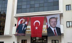 DEM Partili Iğdır Belediyesi binasına Cumhurbaşkanı Erdoğan'ın posteri asıldı
