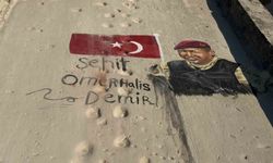 Filistinli sanatçılar, Şehit Ömer Halisdemir'i duvara çizdikleri resimle andı