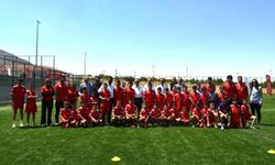 Karaman'ın Kazımkarabekir ilçesinde yaz futbol kursu açıldı