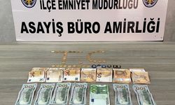 Kendisini komiser olarak tanıtıp altın ve dövizleri almaya geldi, suçüstü yakalandı