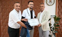 Kızıltepe Belediyesinde çalışan zabıta memuru azmiyle doktor oldu