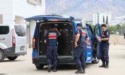 Kozan'da 'yağma' suçundan aranan firariler jandarma operasyonu ile yakalandı