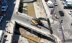 Ordu'da sağanak sonrası taşkın riski bulunan derede güvenli köprü çalışması