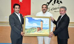 Sarıkamış'ta minik sporculara forma sürprizi: Gençliğe destek verenlere plaket takdim edildi