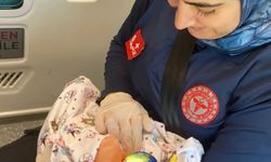 Şırnak'ta anne hastaneye yetişemedi, sağlık ekibi bebeği ambulansta doğurttu