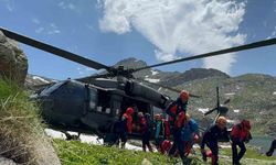 Verçenik Dağı'nda nefes kesen kurtarma: Yaralı kadın dağcı saatler süren operasyonla helikoptere ulaştırıldı