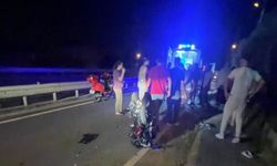 Gece yarısı yan yolda can pazarı: İki motosiklet çarpıştı!