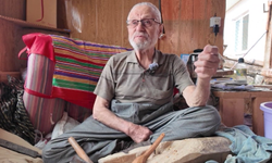 Ağaca 70 yıldır şekil veren kaşık ustası ata mirasını geleceğe taşıyor