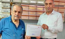 Adapazarı’nın tanınmış esnaflarından Nihat Tavlı ödüllendirildi
