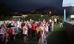 Mutluluk Tırı Sapanca’da çocukların yüzünü güldürdü