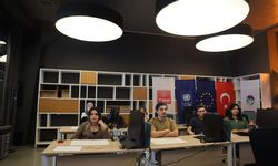 Genç Atölye’de ilk karikatür dersi çizgilerle başladı