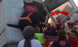 Tır önce akaryakıt istasyonu duvarına sonra refüje çarptı: 1 ölü, 1 yaralı