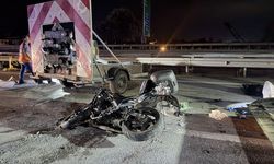 Anadolu Otoyolu'nun Sakarya geçişinde ışıklı trafik ikaz römorkuna çarpan motosikletli öldü