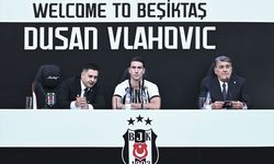 Beşiktaş Kulübü, Sırp golcü Dusan Vlahovic için imza töreni düzenledi