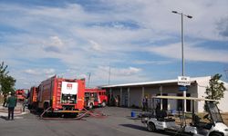GÜNCELLEME - Bakırköy'de hastane bahçesindeki atıkların bulunduğu alanda çıkan yangın söndürüldü