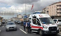 Kocaeli'de SUV ile tırın çarpıştığı kaza nedeniyle D-100 kara yolunda ulaşım aksadı