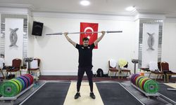 Milli halterci Yusuf Fehmi Genç, şampiyonluk ünvanını sürdürmek istiyor