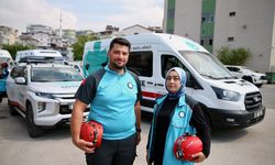 Sağlık çalışanı çift, UMKE gönüllüsü olarak da hastaların yardımına koşuyor