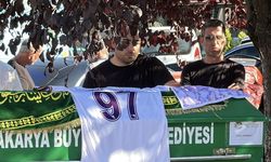 Sakarya'da üvey oğlu tarafından tabancayla vurularak öldürülen kişi defnedildi