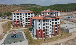 Sındırgı'da yapımında son aşamaya gelinen deprem konutları sahiplerini bekliyor