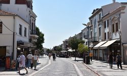 Sokak sağlıklaştırması tamamlanan caddede kurallara uyulması bekleniyor