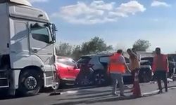 Anadolu Otoyolu'nda 12 araç birbirine girdi: 6 yaralı