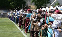 Kütahya'da tarihi Ok Meydanı'nda 490 sporcu şampiyonluk için ok atıyor