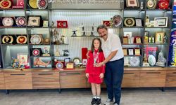 Özel sporcu Elif Ertek'in çifte başarısı gururlandırdı
