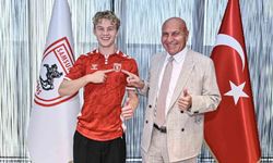 Samsunspor, Danimarkalı oyuncu Oskar Ohlenschlger ile 5 yıllık sözleşme imzaladı