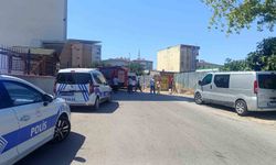 Sultanbeyli'de çatıyı kaldırmaya çalışan 2 işçi altında kaldı: 1'i ağır yaralı