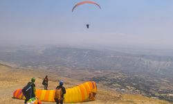 Tut'un termalleri paraşütçüleri gökyüzünde tuttu