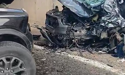 Yalova'da pikap ile hafif ticari araç kafa kafaya çarpıştı: 3 yaralı