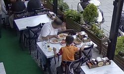 Yemeğine kendi kılını atıp para ödemek istemedi