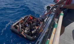 Yunan sahil güvenlik 16 düzensiz göçmeni Türk karasularına geri itti