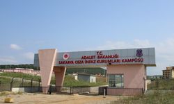 Cezaevinde kalbine yenik düştü!