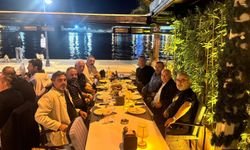 Çeşme’de keyifli buluşma: Fatih Fil dostlarını ege sofrasında ağırladı