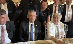 Düğünde siyaset rüzgarı: Özgür Özel Akyazı’daydı, İlçe başkanları yoktu!