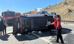 Bilecik- Sakarya yolunda minibüs devrildi: 3 yaralı!