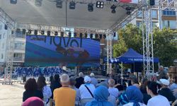 Bilecik'te vatandaşlar, Türkiye-Sırbistan voleybol maçını dev ekrandan izledi