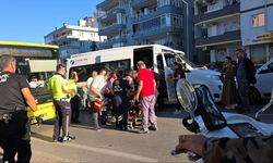 Bursa'da direksiyon başında fenalaşıp otomobille çarpışan minibüsün sürücüsü hastanede öldü
