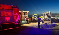 Büyükçekmece'de toprak kayması sonucu 2 işçi göçük altında kaldı