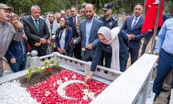Edirne'de şehitler kabirleri başında anıldı