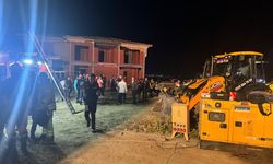 GÜNCELLEME - Büyükçekmece'de göçük altında kalan 2 işçiden biri kurtarıldı