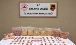 Sakarya'da bir evde valize ve buzdolabına gizlenmiş yaklaşık 19,5 kilogram sentetik uyuşturucu bulundu