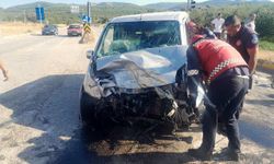 Sakarya'da hafif ticari araç ile SUV'un çarpıştığı kazada 6 kişi yaralandı